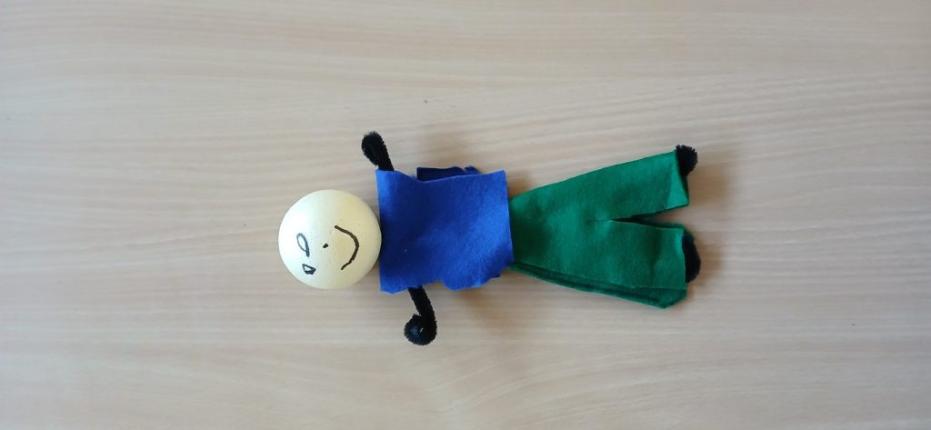 Selbstgemachte Stofffigur mit Gesicht